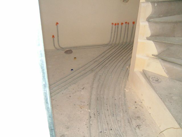 Chauffage central : tuyaux, radiateurs, plancher chauffant