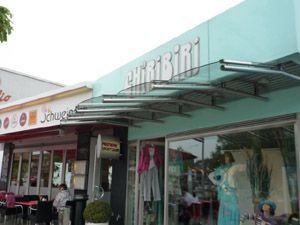 Eine Ladenfront mit dem Wort Chiribiri darauf