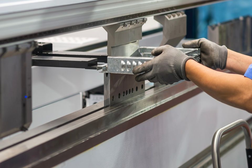 Werkstück aus Metall mit Löchern