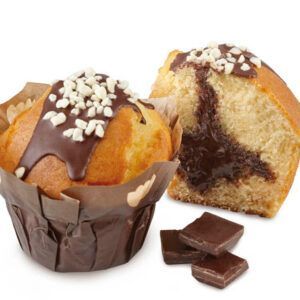 Um bolinho com cobertura de chocolate e uma mordida nele