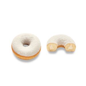 Um donut com açúcar de confeiteiro e um donut com uma mordida.