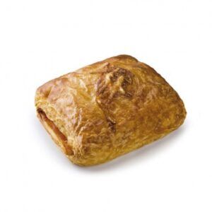 Um close de um doce em um fundo branco