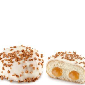 Um donut com uma mordida em um fundo branco.