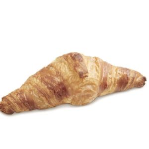 Um close de um croissant em um fundo branco.