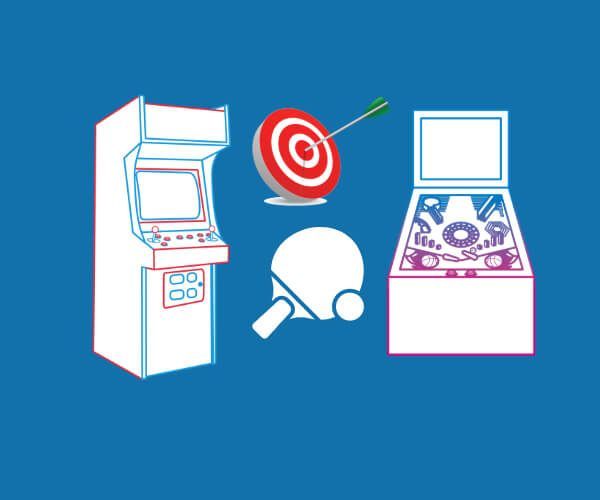 Ilustraciones delineadas en blanco de juegos de arcade, un objetivo con una flecha y una paleta y pelota de ping pong, todo sobre un fondo azul.