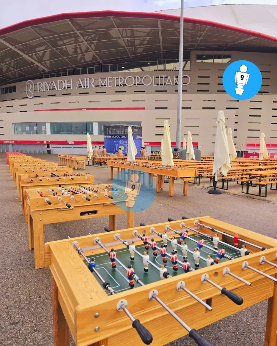 Gran despliegue de alquiler de futbolines y futbolines gigante en el Estadio Metropollitano para eventos corporativos. 