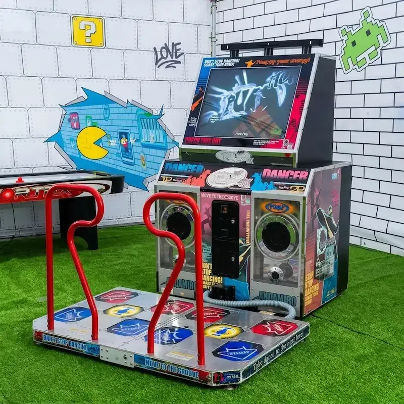 Alquiler de maquina de baile arcade profesional para eventos en Madrid y Barcelona