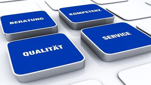 Hörsystem wird bei Kind angepasst