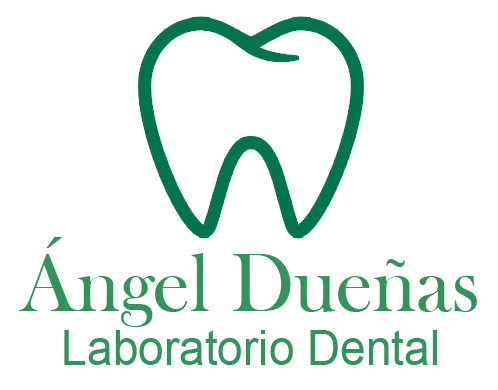 El logotipo de angel dueñas laboratorio dental tiene un diente en forma de corazón.