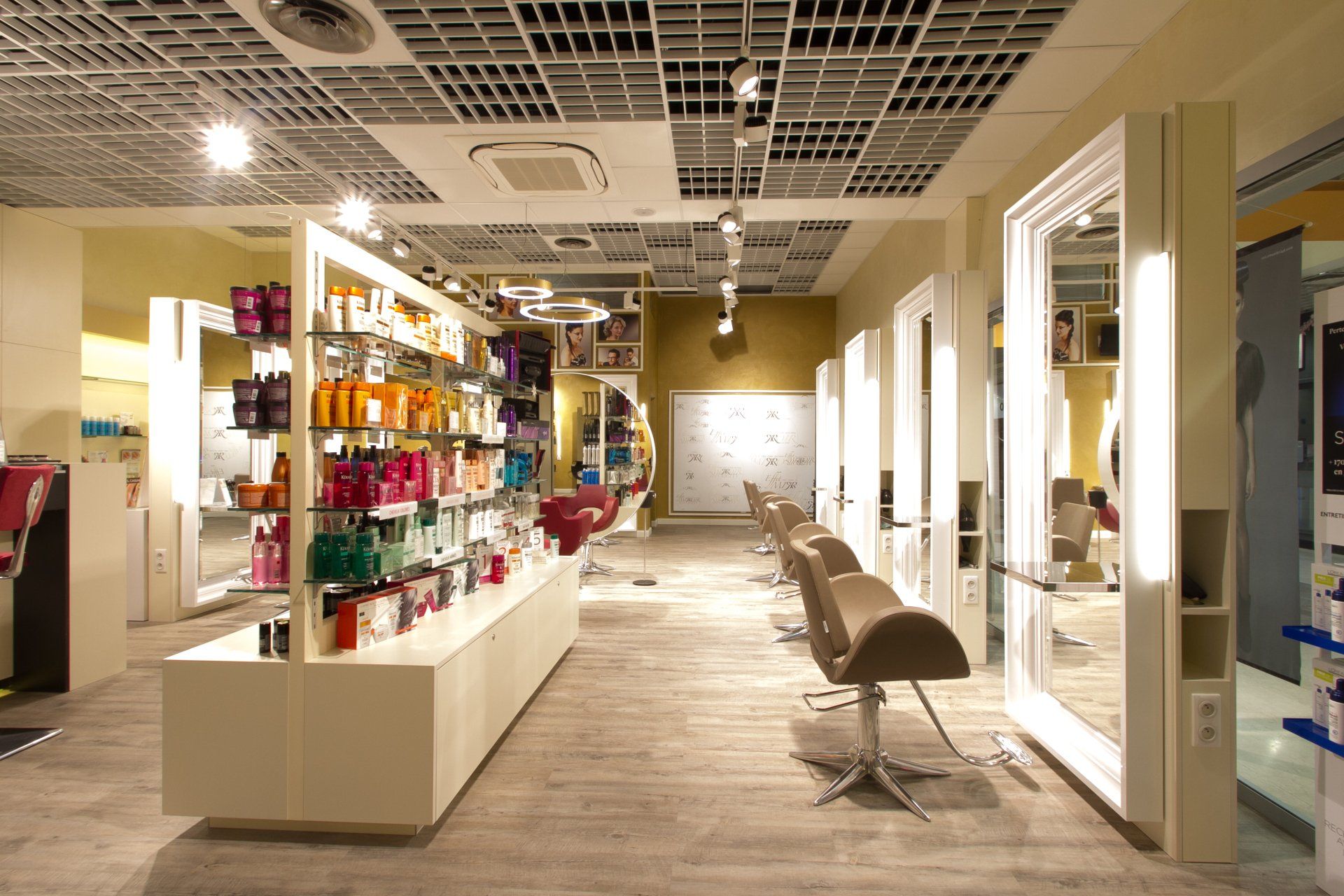 Aménagement d'un salon de coiffure pour femmes