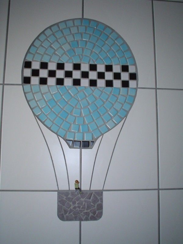 Luftballon an den Fliesen