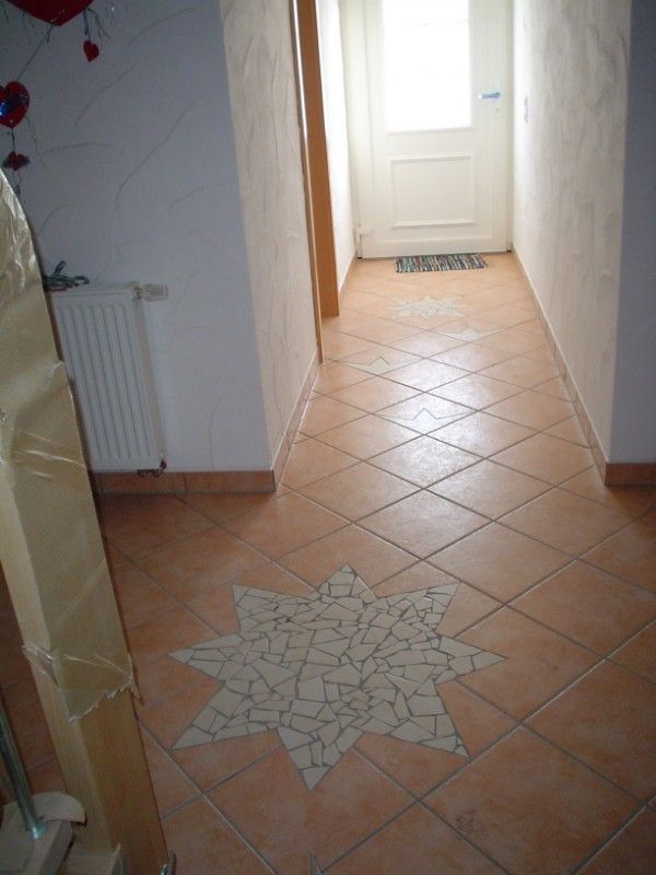 orange-farbige Fliesen