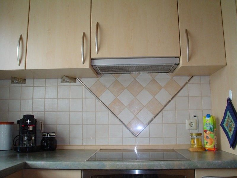 helle Fliesen in der Küche