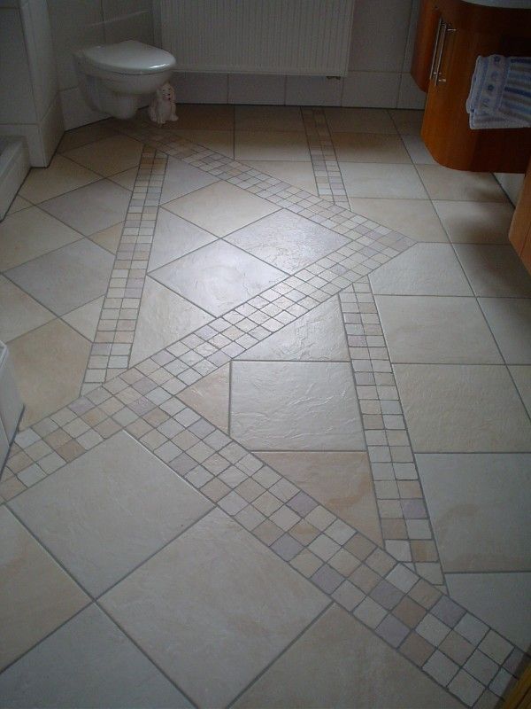 Blick auf helle Fliesen