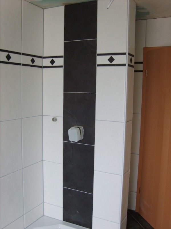 schwarze und weiße Fliesen