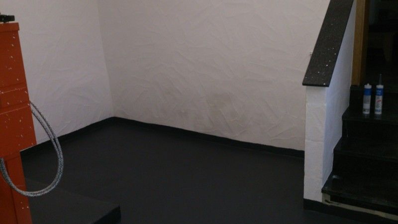 weiße Wand mit Muster