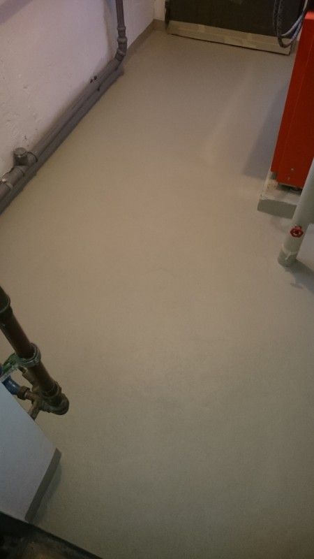 schmaler Raum ohne Boden