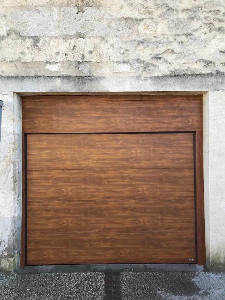 Pose porte garage effet bois