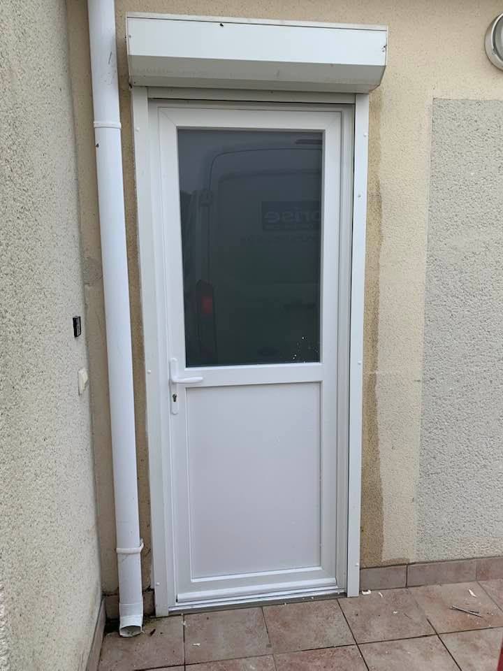 Pose porte blanche PVC