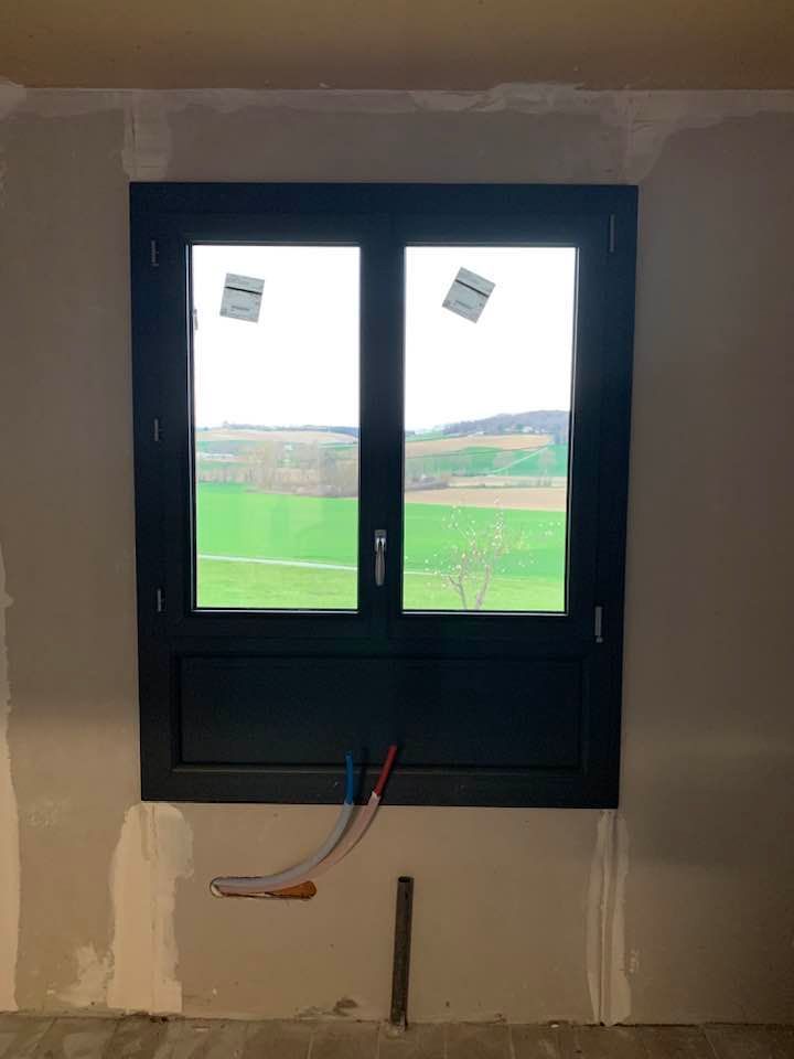 Pose menuiserie fenêtre avec battants