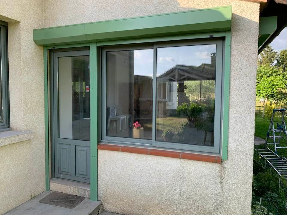 Fenêtre et porte volets électriques verts