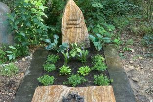 Beschriftung Grabstein