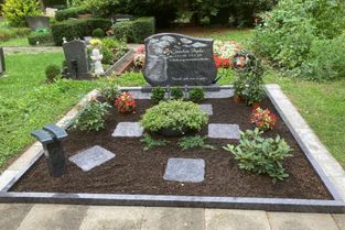 Bepflanzung Grabstein