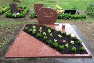 Bildhauerarbeiten Grabstein