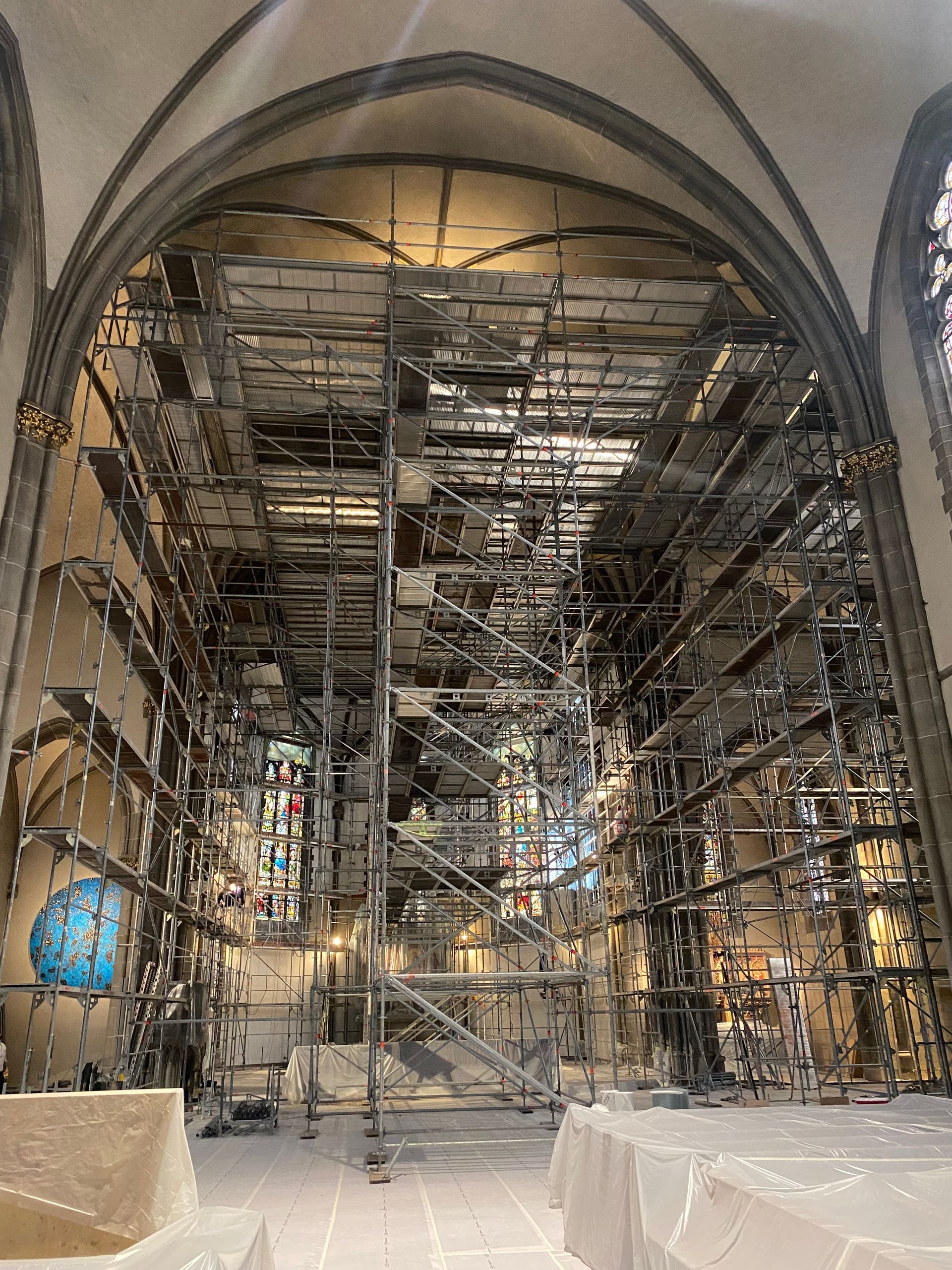 échafaudage pour restauration de voute d'eglise