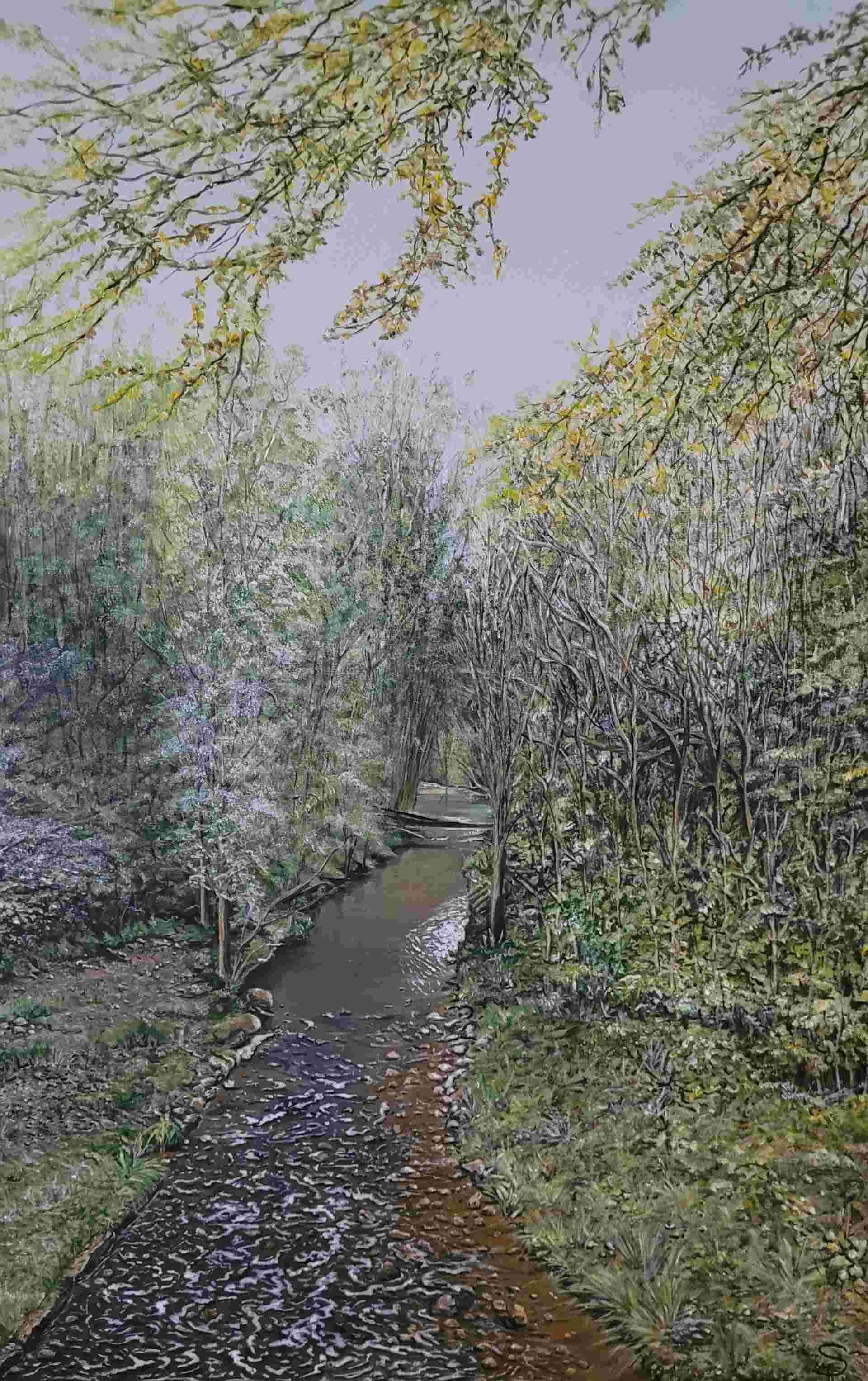 ein Gemälde eines Flusses, der durch einen Wald fließt.