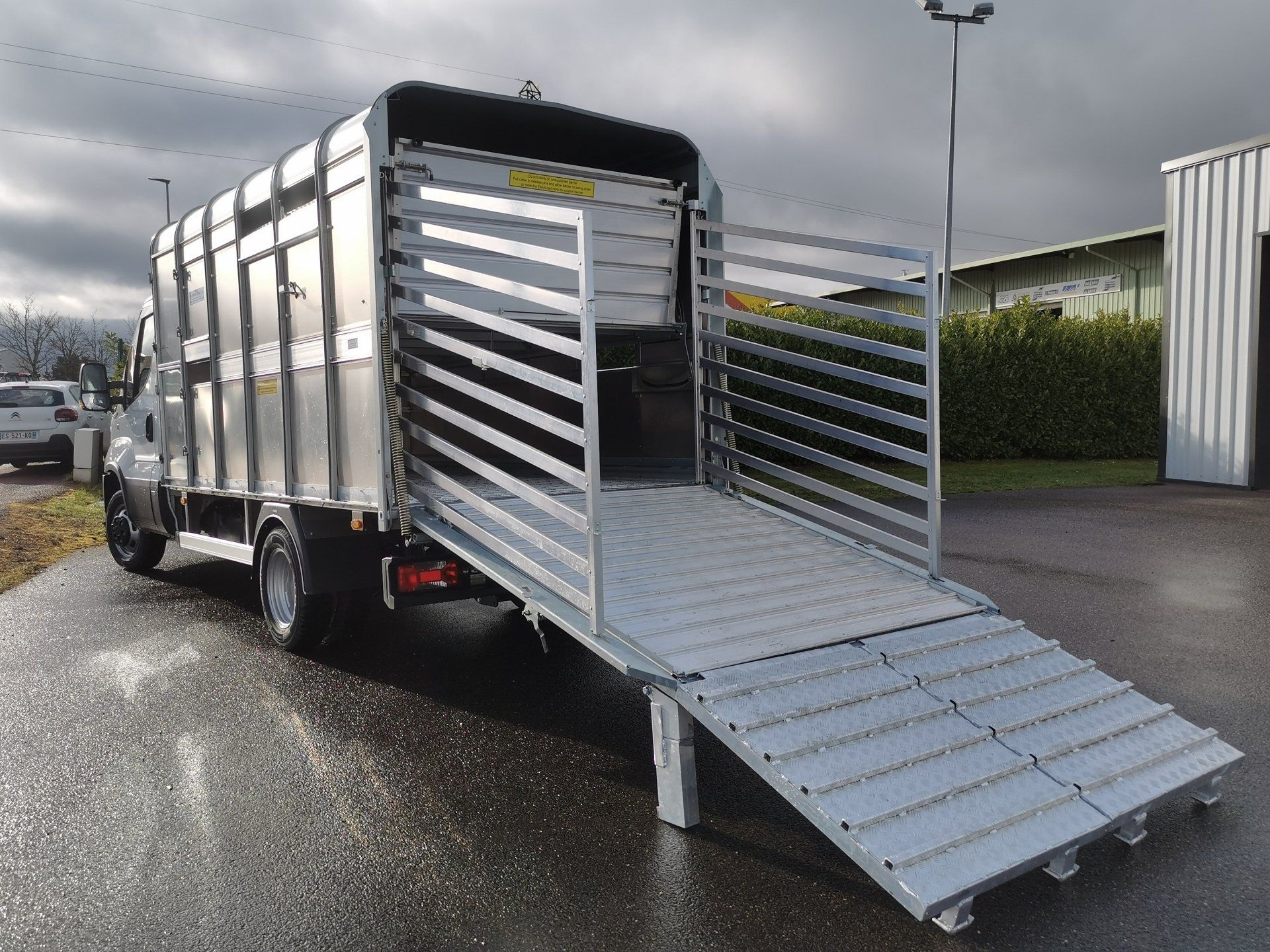 Utilitaire pour le transport d'animaux