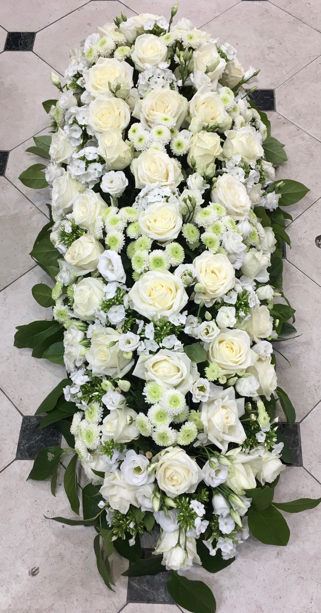 Ornement florale en fleurs blanches