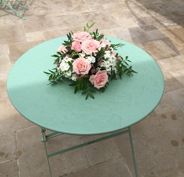 Table d'extérieure fleuries