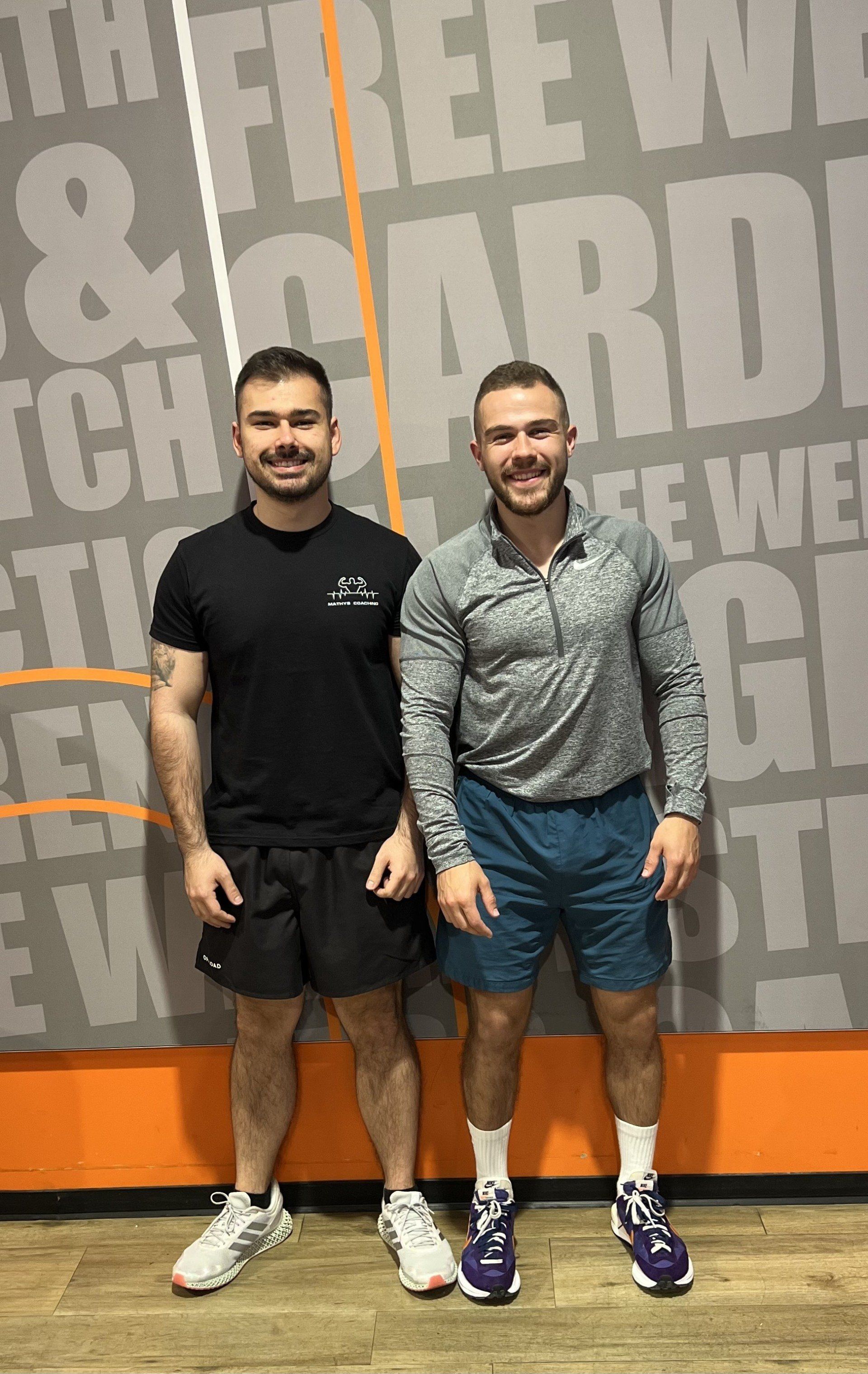 Deux hommes en habit de sport