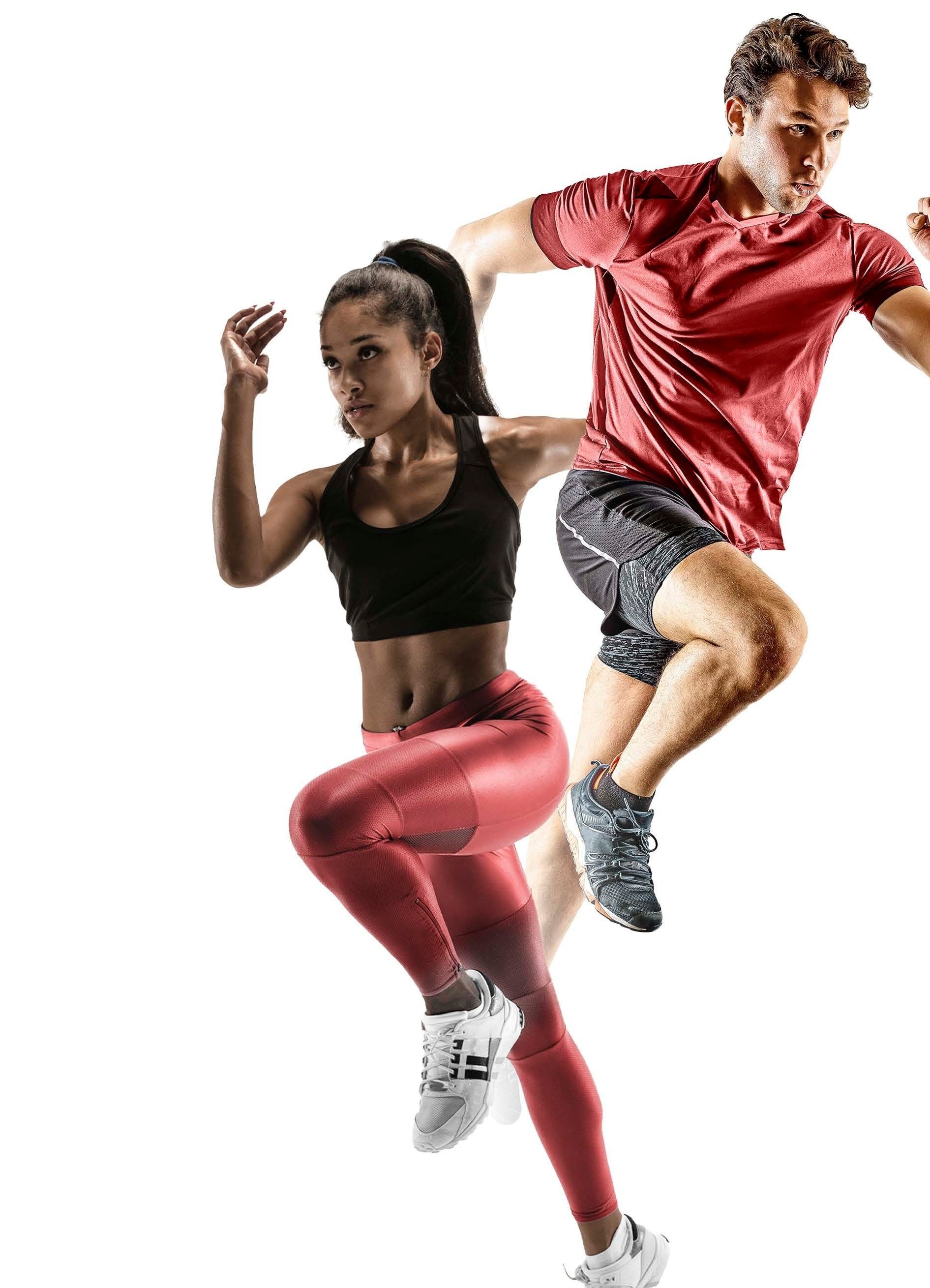 Mujer y hombre corriendo, vistos de cintura para arriba, mujer con leggings rojos y top negro, hombre con camisa roja y pantalones cortos grises.