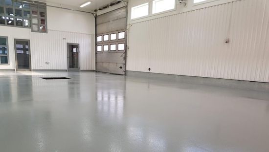 Hallin lattian pinnoitus
