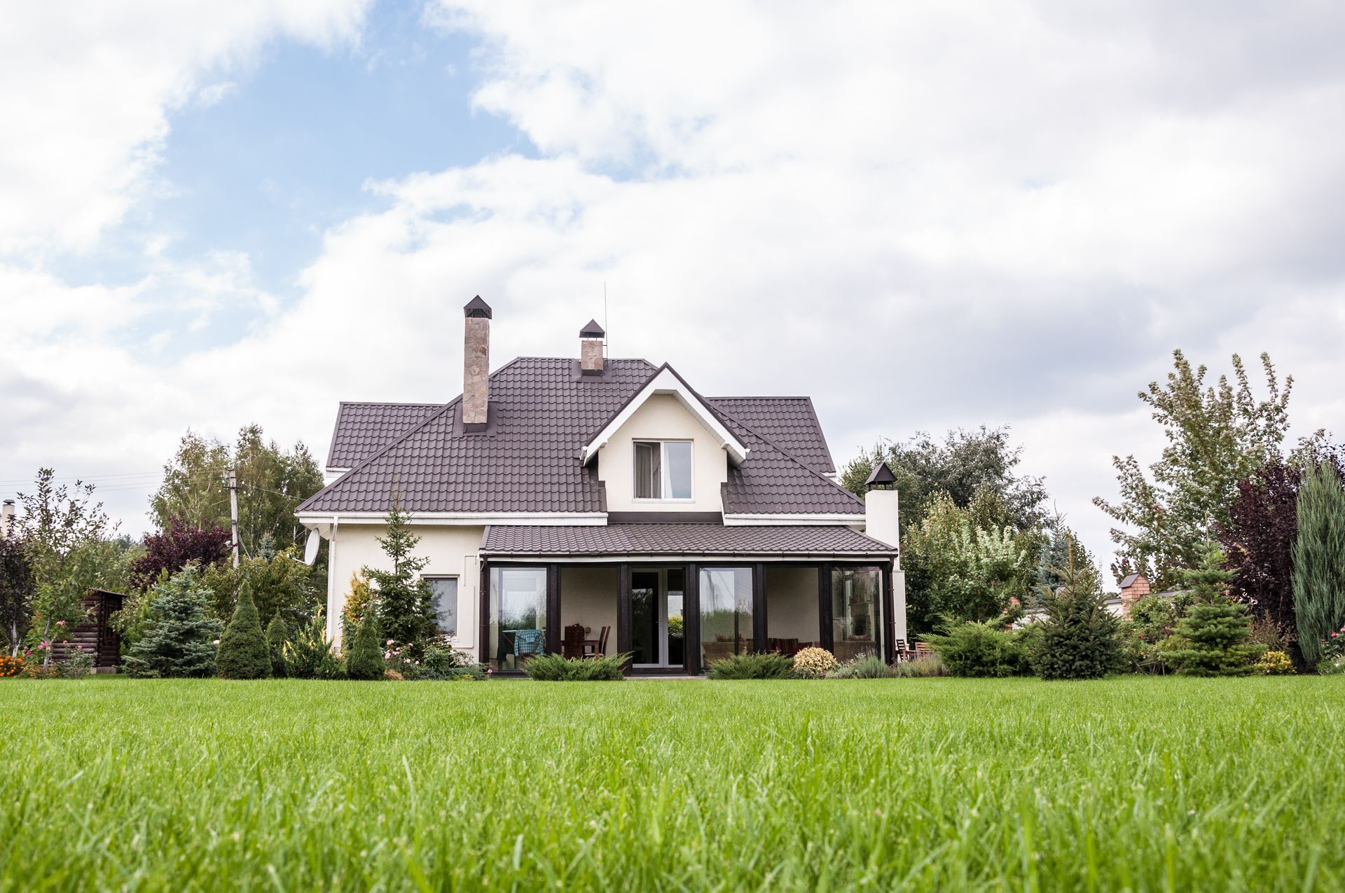 Maison au toit gris