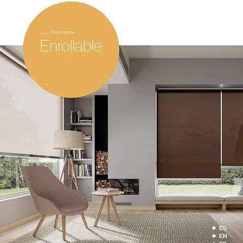 Una sala con una silla y una mesa y un cartel que dice inscribible