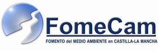 Un logotipo azul y blanco para fomecam