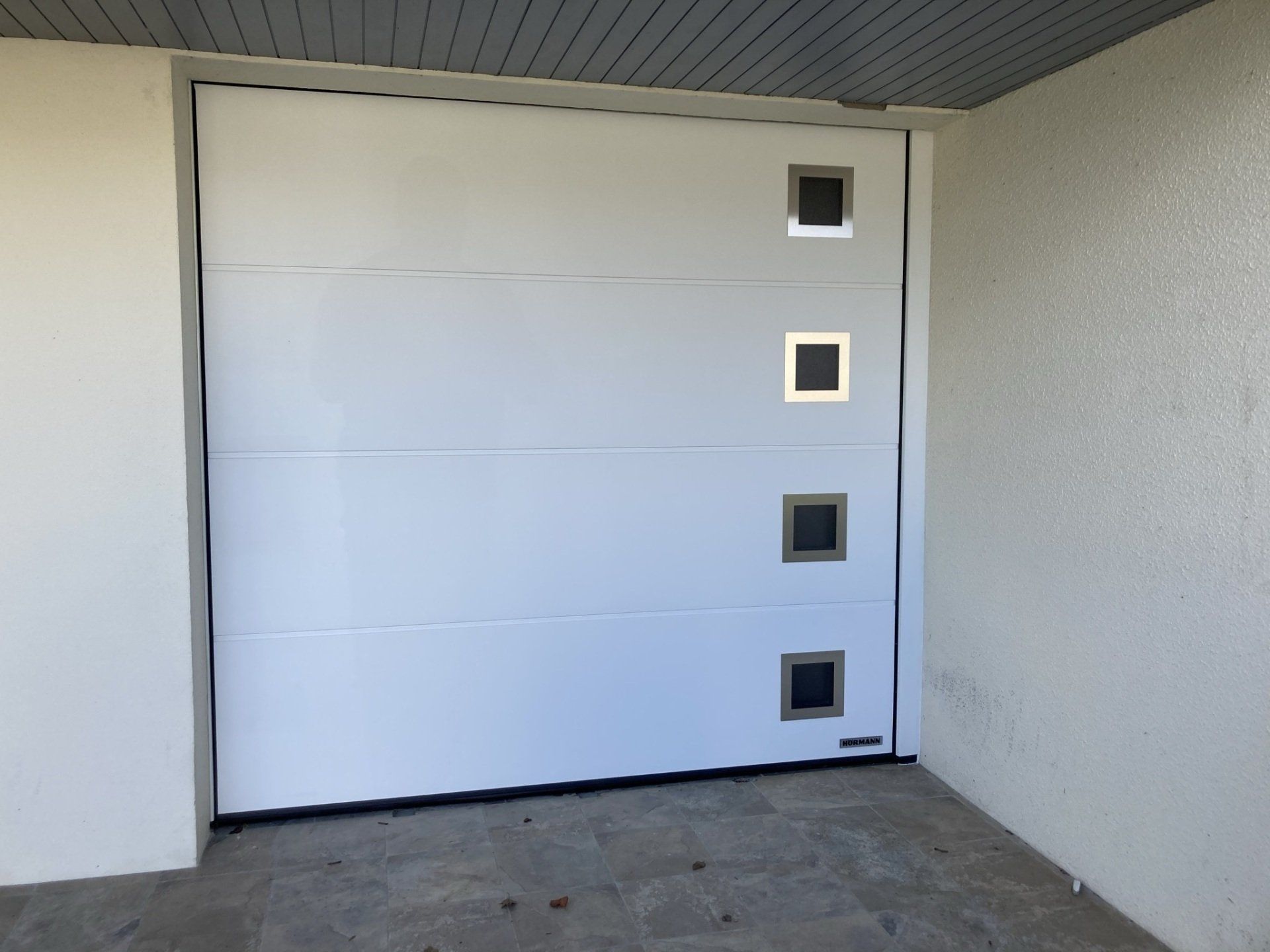 Porte de garage sectionnelle blanche