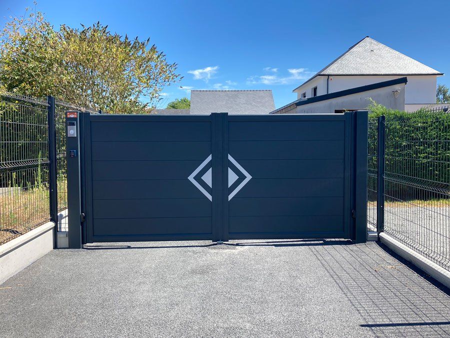 portail automatisé bleu foncé