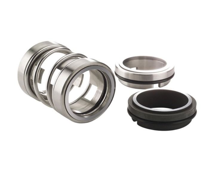 Un primer plano de un sello de acero inoxidable sobre un fondo blanco.