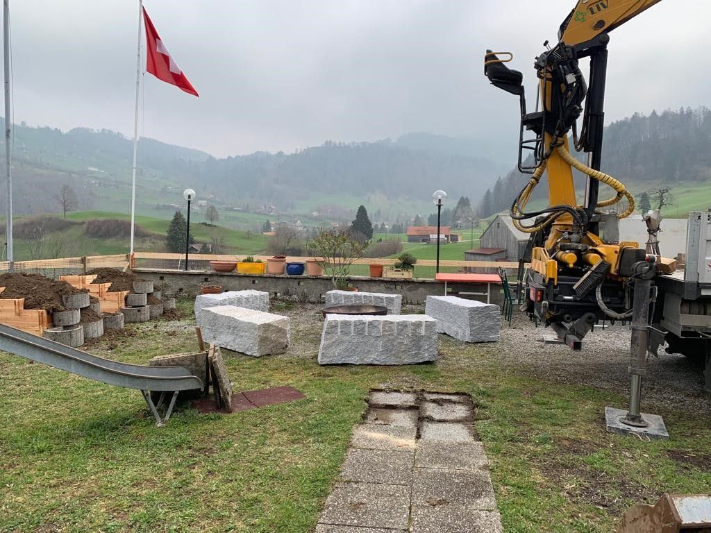 Grillplatz Natursteine - Vettiger Transport AG- Lütisburg-Station
