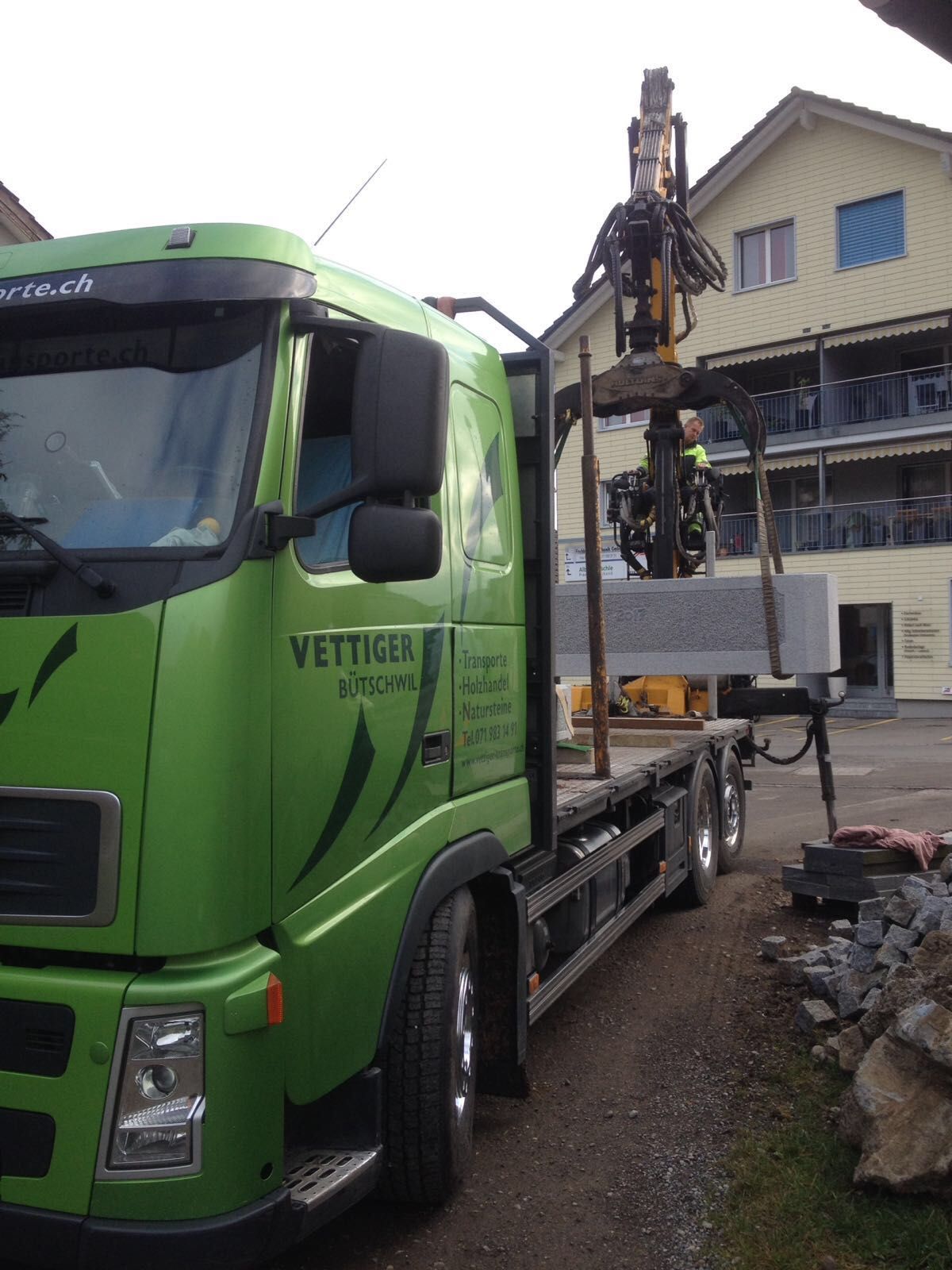 Transport Natursteine - Vettiger Transport AG- Lütisburg-Station