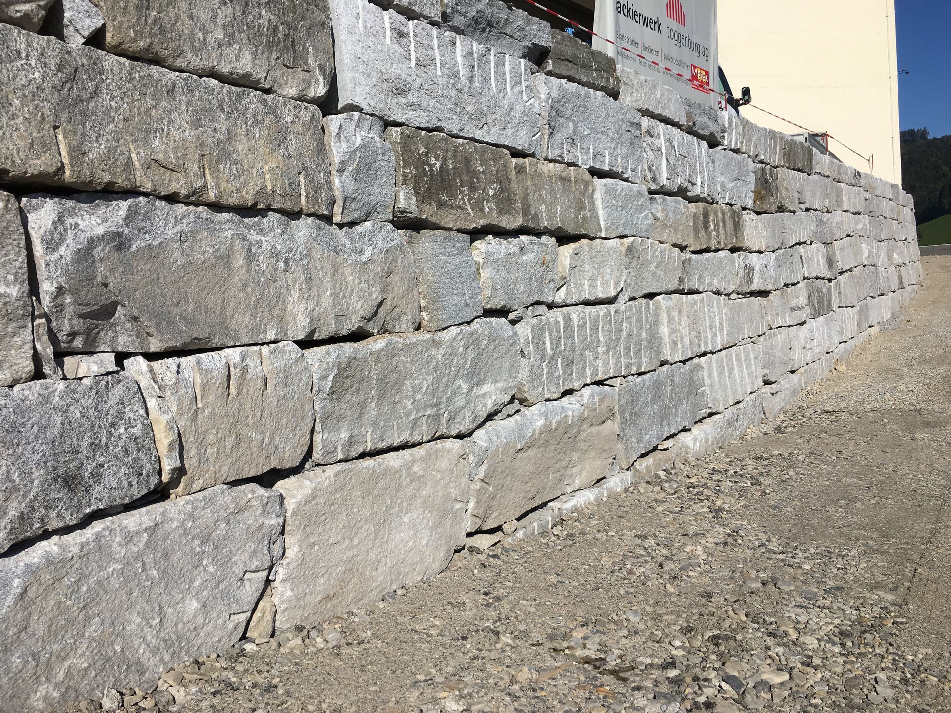 Transport Natursteine - Vettiger Transport AG- Lütisburg-Station