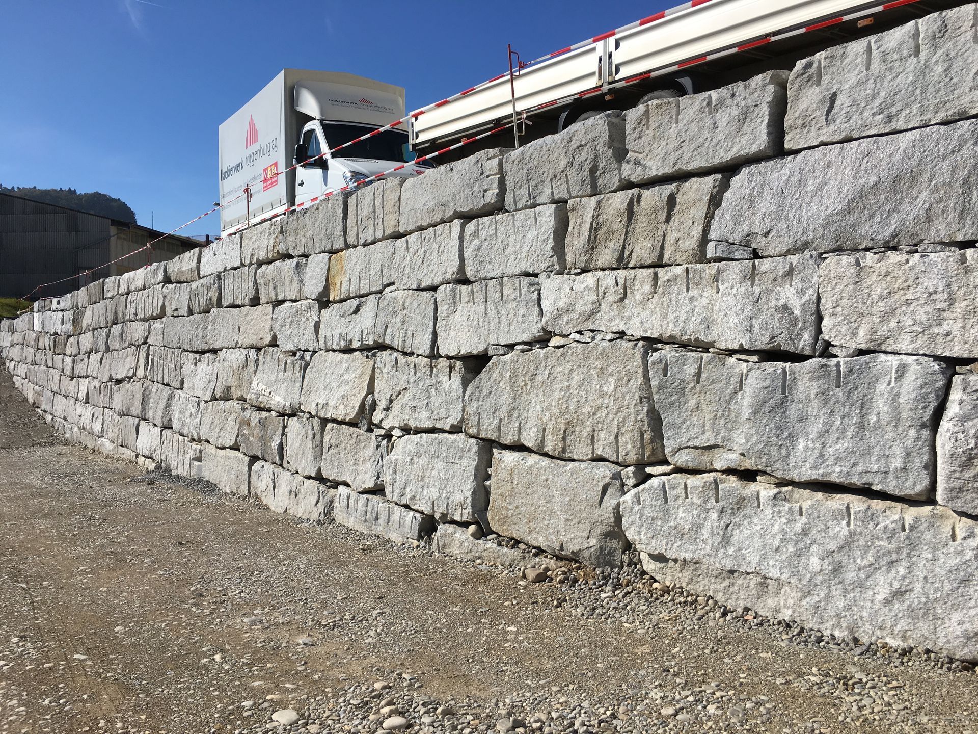 Transport Natursteine - Vettiger Transport AG- Lütisburg-Station