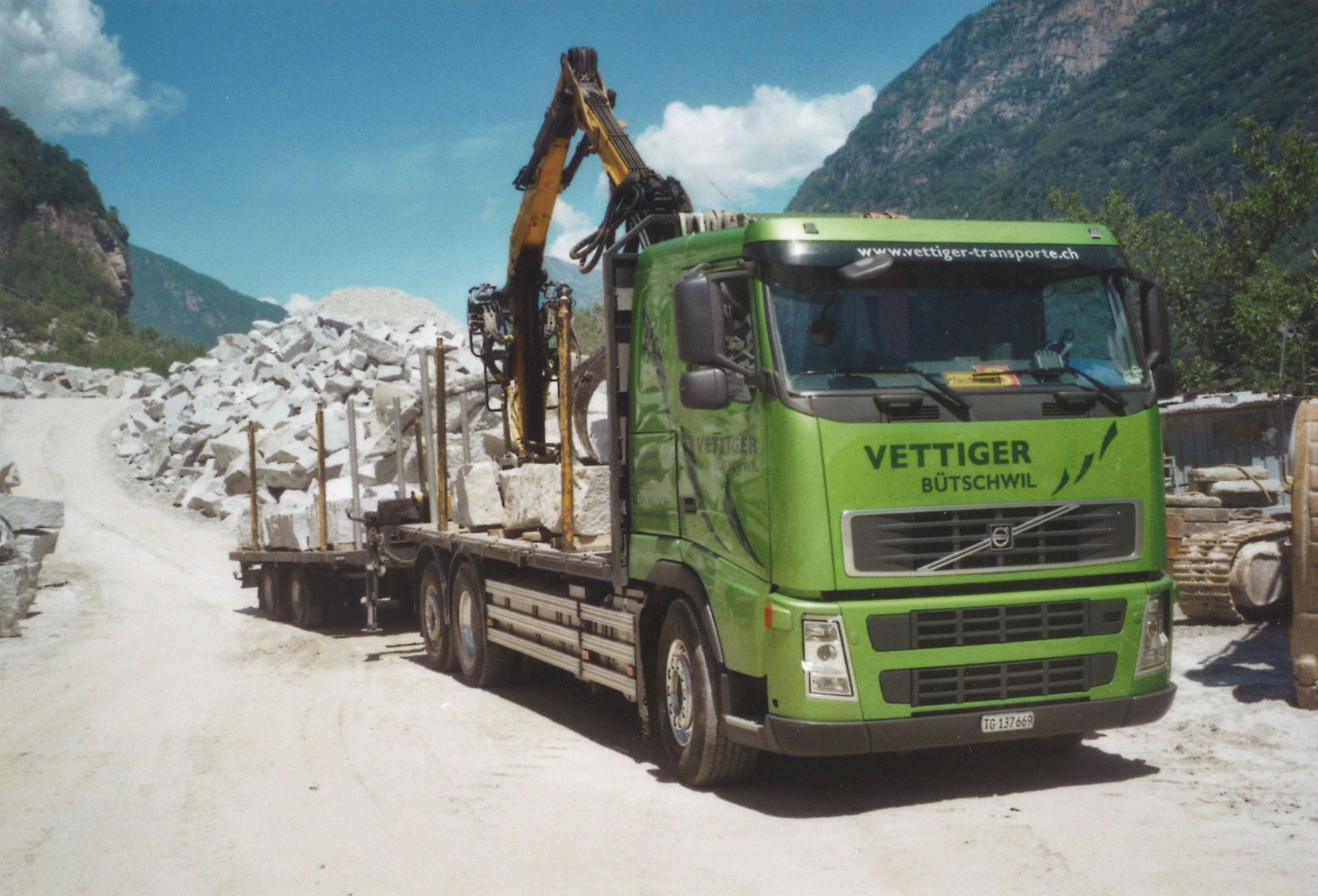 Transport Natursteine - Vettiger Transport AG- Lütisburg-Station