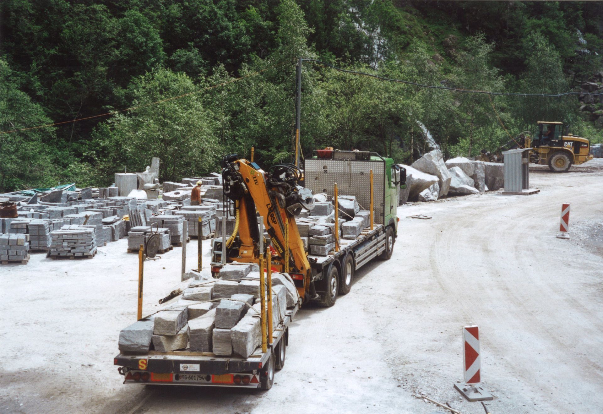Tessiner Granitquader - Vettiger Transport AG- Lütisburg-Station