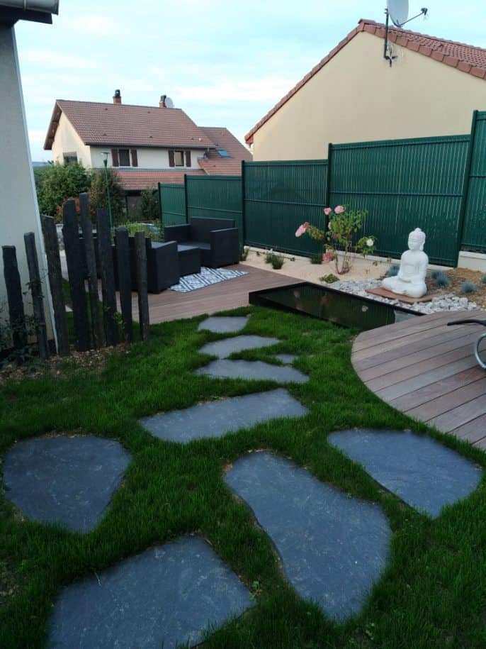 Pose de pierres en allée