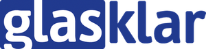 Ein blau-weißes Logo für Glasklar auf weißem Hintergrund